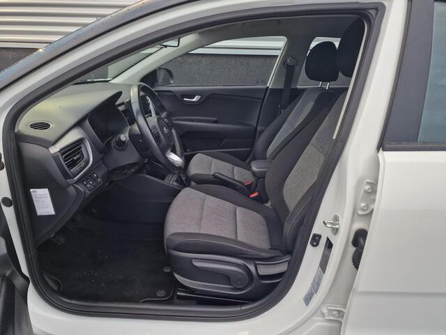 KIA Stonic 1.0 T-GDi DynamicLine Trekhaak, Nieuw geleverd en dealeronderhouden, Navigatie, Achteruitrijcamera, LMV, Cruise control