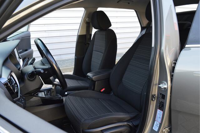 KIA Stonic 1.4 MPi O.a: Clima, Cruise, Navi, Camera, Carplay, Rijklaar, Etc. All-in prijs!