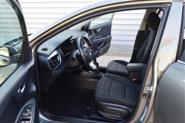 KIA Stonic 1.4 MPi O.a: Clima, Cruise, Navi, Camera, Carplay, Rijklaar, Etc. All-in prijs!