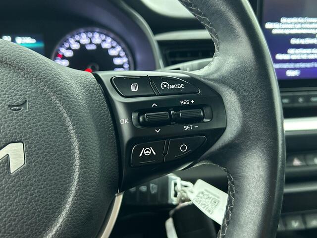 KIA Stonic 1.0 MHEV DynamicLine 100PK | 1ste eigenaar | Navigatie | Climate Control | Cruise Control | Achteruitrijcamera | Parkeersensoren Achter | LED | 15" Lichtmetalen Velgen | DAB Ontvanger | Apple Carplay/Android Auto |