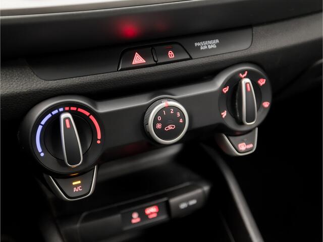 KIA Stonic 1.0 T-GDi DynamicLine (APPLE CARPLAY, NAVIGATIE, CAMERA, SPORTSTOELEN, LM VELGEN, CRUISE, PARKEERSENSOREN, NIEUWSTAAT)