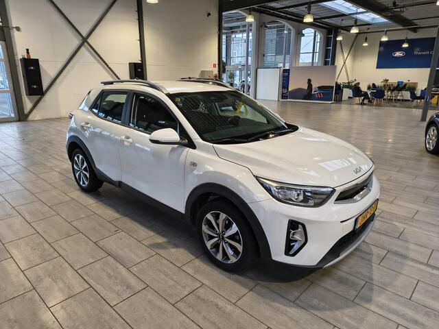 KIA Stonic 1.0 T-GDi MHEV 100 pk ComfortLine | Navi | Clima | Cruise | Camera | Apple Carplay | 16" | Zeer zuinig | 4 seiz. banden