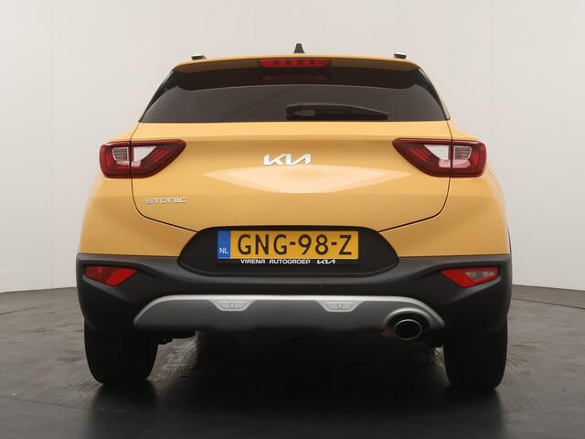 KIA Stonic 1.0 T-GDi MHEV DynamicPlusLine - Stoel/Stuurverwarming - Lichtmetalen Velgen - Navigatie - LED Koplampen - Cruise Control - Fabrieksgarantie Tot 2031