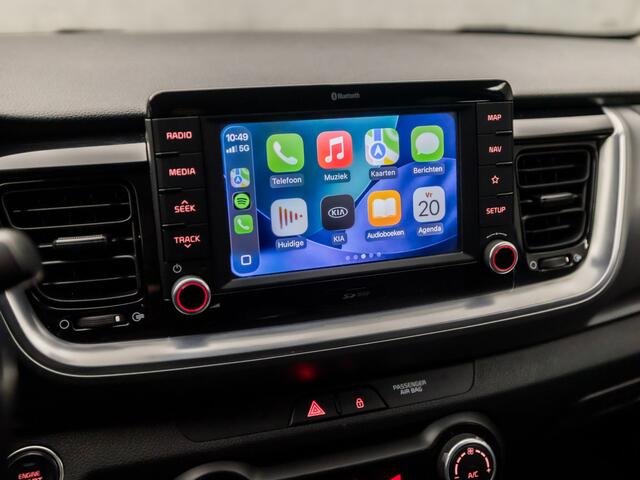 KIA Stonic 1.0 T-GDi DynamicLine (APPLE CARPLAY, NAVIGATIE, CAMERA, CLIMATE, SPORTSTOELEN, GETINT GLAS, LM VELGEN, KEYLESS, NIEUWSTAAT)