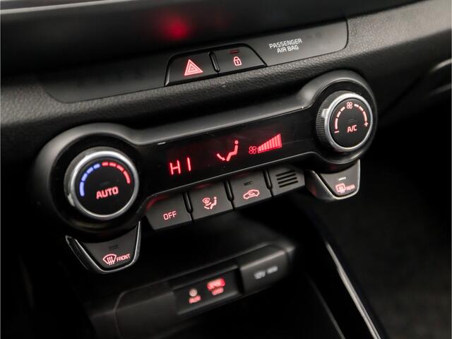 KIA Stonic 1.0 T-GDi DynamicLine (APPLE CARPLAY, NAVIGATIE, CAMERA, CLIMATE, SPORTSTOELEN, GETINT GLAS, LM VELGEN, KEYLESS, NIEUWSTAAT)