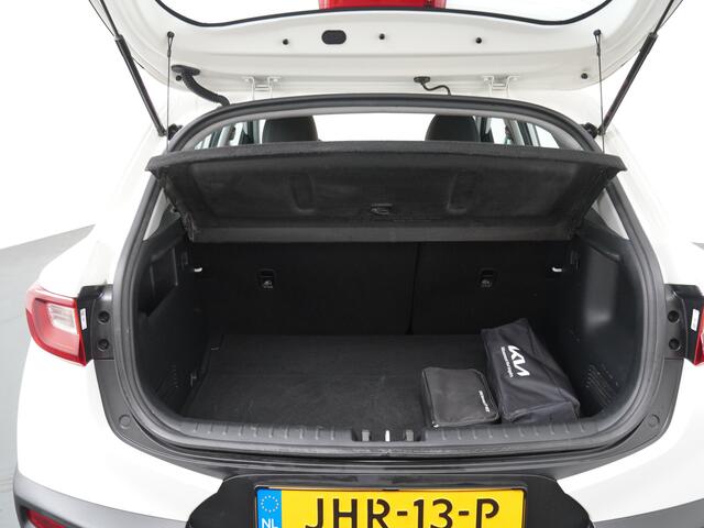 KIA Stonic 1.0 T-GDi MHEV 100 pk ComfortLine | Navi | Clima | Cruise | Camera | Apple Carplay | 16" | Zeer zuinig | 4 seiz. banden