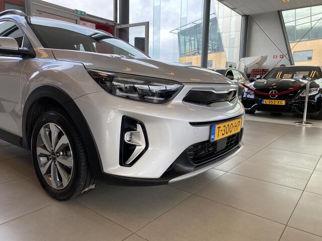 KIA Stonic 1.0 T-GDi MHEV DynamicPlusLine,Navigatie,Achteruitrijcamera,Spraakbediening,Keyless,Climate&Cruisecontrol Adaptief, Achteruitrijsensoren,DAB,16 Inch Lmv