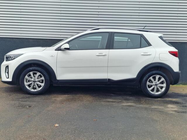 KIA Stonic 1.0 T-GDi MHEV DynamicLine Nieuw geleverd, Dealeronderhouden, 1e eign. Apple Carplay en/of Android auto Navigatie, Achteruitrijcamera
