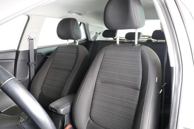 KIA Stonic 1.0 T-GDI MHEV DynamicLine - Climate control - Camera