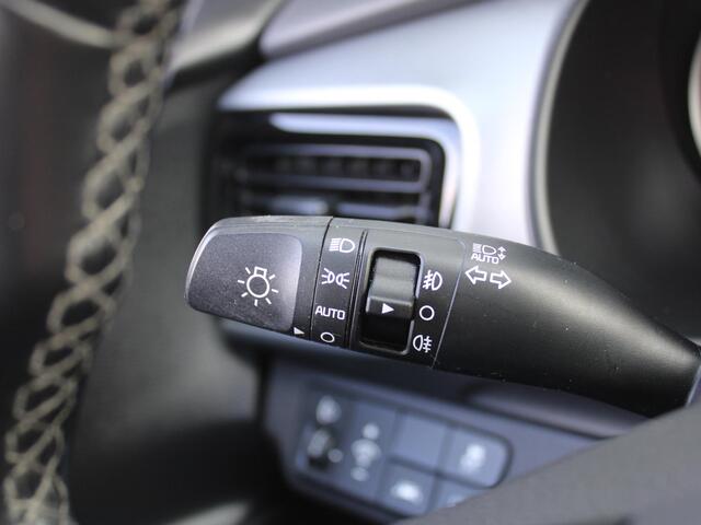 KIA Stonic 1.0 T-GDi DynamicPlusLine | Trekhaak | Camera | 17" LM | Navi | Cruise | Clima | Keyless | Apple Carplay | Android Auto |