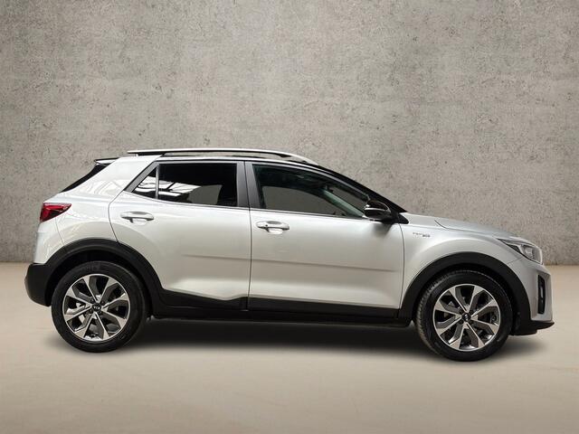 KIA Stonic 1.0 T-GDi Executive Sport Automaat (APPLE CARPLAY, NAVIGATIE, LEDER, KEYLESS, STUUR/STOELVERWARMING, LM VELGEN, SPORTSTOELEN, CAMERA, TREKHAAK, NIEUWSTAAT)