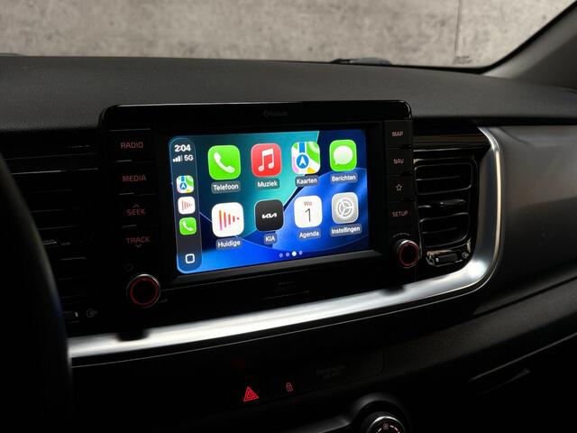 KIA Stonic 1.0 T-GDi Executive Sport Automaat (APPLE CARPLAY, NAVIGATIE, LEDER, KEYLESS, STUUR/STOELVERWARMING, LM VELGEN, SPORTSTOELEN, CAMERA, TREKHAAK, NIEUWSTAAT)