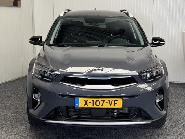 KIA Stonic 1.0 T-GDi MHEV DYNAMIC PLUS LINE NAVIGATIE ADAPTIVE CRUISE CONTROL CLIMATE CONTROL BLUETOOTH TELEFOON DODEHOEKSENSOREN ACHTERUITRIJCAMERA KEYLESS GO TREKHAAK ZEER MOOI !! 3010