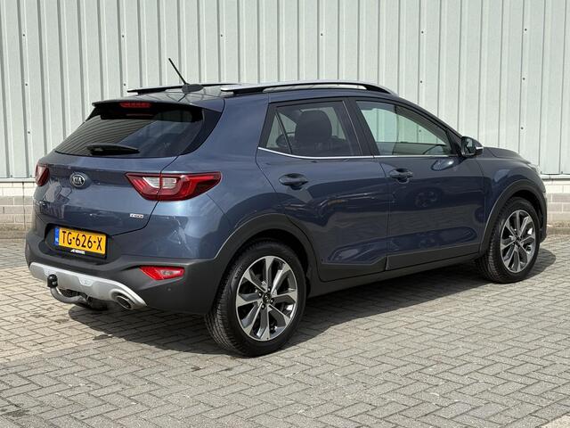 KIA Stonic 1.0 T-GDi ExecutiveLine / Navigatie / Camera / Trekhaak / All Seasonbanden / Lederen Bekleding / Stoel- en Stuurverwarming / Climate Control / Cruise Control / Dodehoekdetectie /