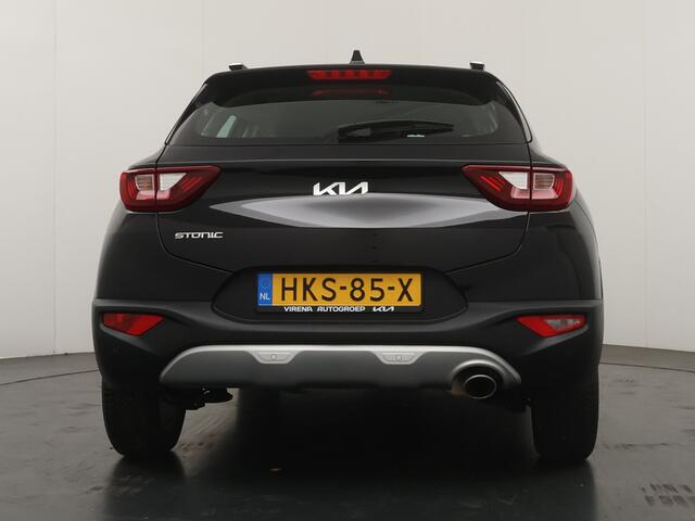 KIA Stonic 1.0 T-GDi MHEV DynamicLine Navigatie - Achteruitrijcamera - Cruise Control - Apple & Android Carplay - Virena zekerheidspakket ¤ 895,-