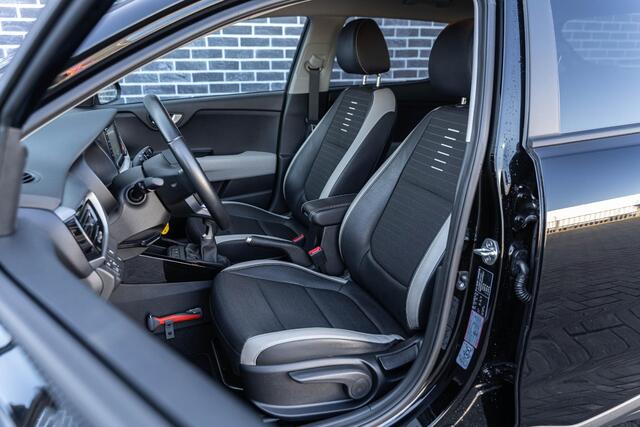 KIA Stonic 1.0 T-GDi Sports Edition | Trekhaak | Achteruitrijcamera | Apple Carplay | Android Auto | Airco | Lichtmetalen Velgen 17 inch | Dakrails