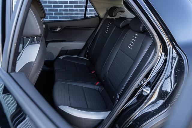 KIA Stonic 1.0 T-GDi Sports Edition | Trekhaak | Achteruitrijcamera | Apple Carplay | Android Auto | Airco | Lichtmetalen Velgen 17 inch | Dakrails