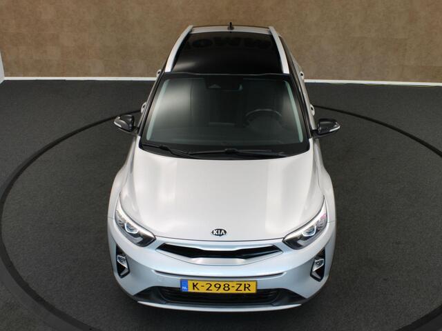 KIA Stonic 1.0 T-GDi MHEV DynamicPlusLine - ORIGINEEL NEDERLANDSE AUTO - AFKOMSTIG VAN 1E EIGENAAR - VOLLEDIGE ONDERHOUDSHISTORIE AANWEZIG - CAMERA - NAVIGATIE - PARKEERSENSOREN ACHTER - CLIMATE CONTROL - ARMSTEUN VOOR - APPLE CARPLAY/ ANDROID AUTO - KEYLESS ENTRY/