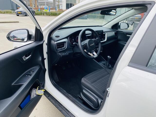 KIA Stonic 1.0 T-GDi MHEV DynamicLine 120pk | Trekhaak | 16inch LM velgen