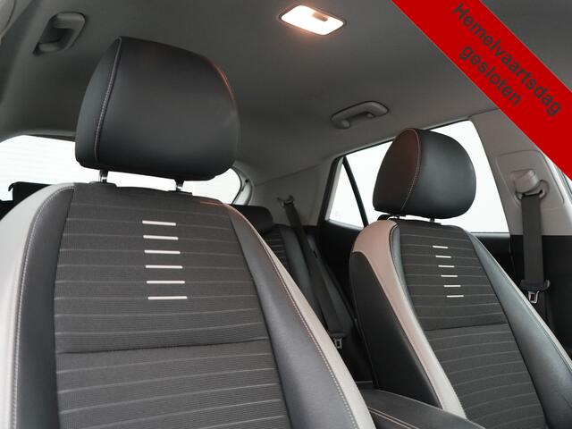 KIA Stonic 1.0 T-GDi Black Edition 99pk H6 | Trekhaak Afn. | Camera | Apple Carplay | Cruise Control | Lane Assist | Navigatie | DAB |