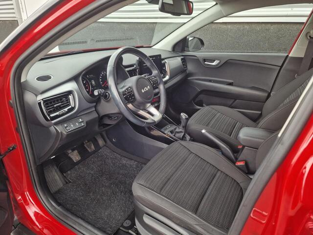 KIA Stonic 1.0 T-GDi MHEV DynamicPlusLine 1e eign. Nieuw geleverd en dealeronderhoude, Climate control, Smart Key, Privacy glass, LMV, Cruise control