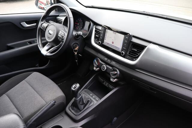 KIA Stonic 1.0 T-GDi DynamicLine Achteruitrijcamera/Apple carplay/Navigatie/Cruise control/DAB/Airco 2E PINKSTERDAG GEOPEND VAN 12:00 TOT 17:00 (ROTTERDAM&HELLEVOETSLUIS)