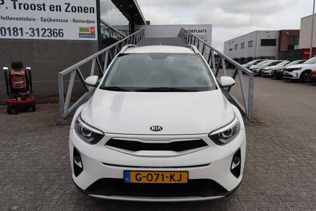 KIA Stonic 1.0 T-GDi DynamicLine Achteruitrijcamera/Apple carplay/Navigatie/Cruise control/DAB/Airco 2E PINKSTERDAG GEOPEND VAN 12:00 TOT 17:00 (ROTTERDAM&HELLEVOETSLUIS)