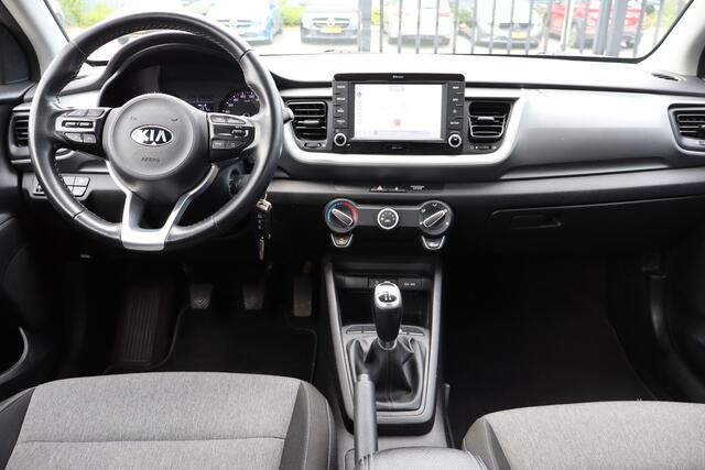 KIA Stonic 1.0 T-GDi DynamicLine Achteruitrijcamera/Apple carplay/Navigatie/Cruise control/DAB/Airco 2E PINKSTERDAG GEOPEND VAN 12:00 TOT 17:00 (ROTTERDAM&HELLEVOETSLUIS)