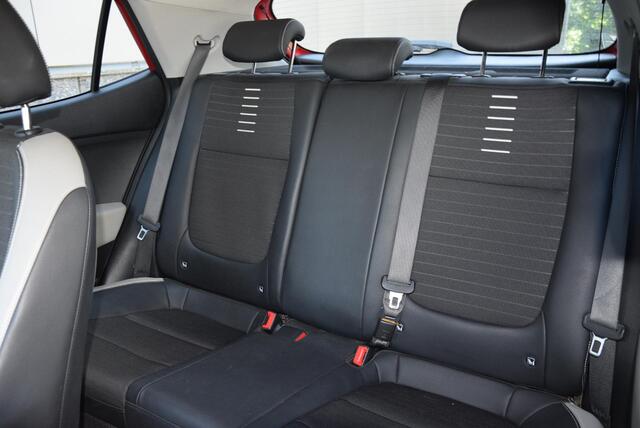 KIA Stonic 1.0 T Black Edition ISG DCT | automaat | dealer onderhouden | navigatie |