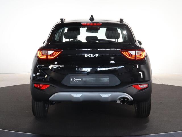 KIA Stonic DynamicLine 1.0 T-GDi MHEV | LED-koplampen | Cruise Control | Achteruitrijcamera | Dakrails | lichtmetalen velgen | Digitaal Dashboard Appel CarPlay/Android Auto | Climate Control |