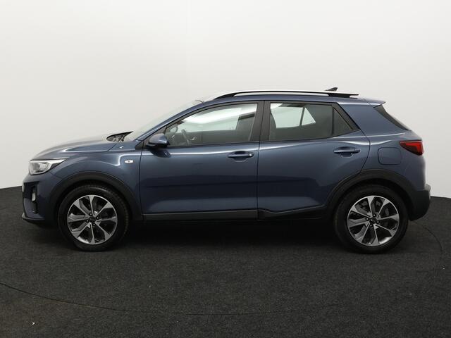 KIA Stonic 1.0 T-GDi DynamicLine Apple Carplay/Android Auto, Achteruitrijcamera, Cruise control, Parkeersensor achter, stuur multifunctioneel Een stijlvol design met een luxe uitstraling en een verrassend ruim interieur. Dankzij de efficiënte turbomotor en het hoge 