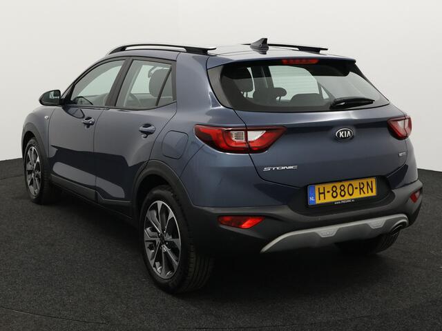 KIA Stonic 1.0 T-GDi DynamicLine Apple Carplay/Android Auto, Achteruitrijcamera, Cruise control, Parkeersensor achter, stuur multifunctioneel Een stijlvol design met een luxe uitstraling en een verrassend ruim interieur. Dankzij de efficiënte turbomotor en het hoge 