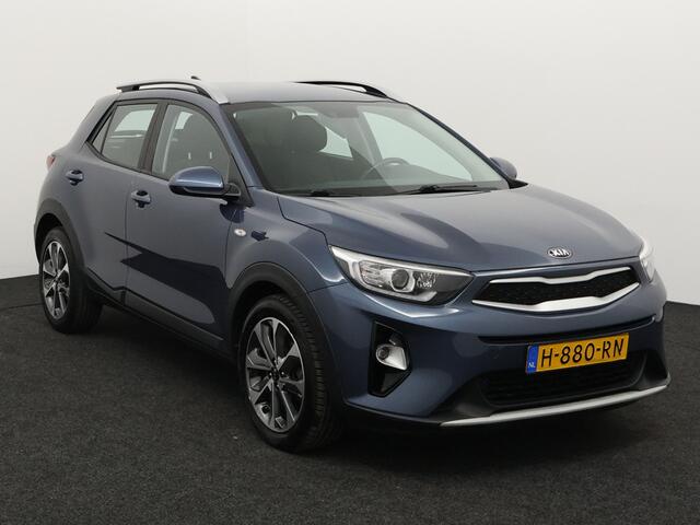 KIA Stonic 1.0 T-GDi DynamicLine Apple Carplay/Android Auto, Achteruitrijcamera, Cruise control, Parkeersensor achter, stuur multifunctioneel Een stijlvol design met een luxe uitstraling en een verrassend ruim interieur. Dankzij de efficiënte turbomotor en het hoge 