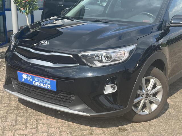 KIA Stonic 1.2 MPi ComfortLine Stoel/stuurverwarming, Parkeersensoren achter, Trekhaak, Bluetooth voorbereiding.