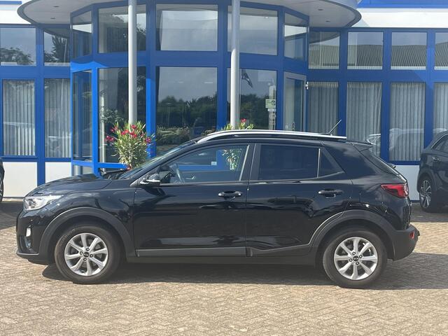 KIA Stonic 1.2 MPi ComfortLine Stoel/stuurverwarming, Parkeersensoren achter, Trekhaak, Bluetooth voorbereiding.