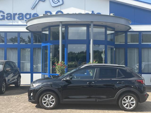 KIA Stonic 1.2 MPi ComfortLine Stoel/stuurverwarming, Parkeersensoren achter, Trekhaak, Bluetooth voorbereiding.