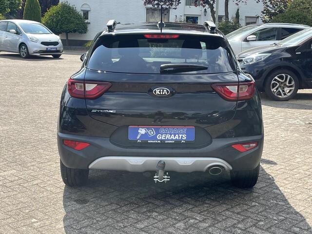 KIA Stonic 1.2 MPi ComfortLine Stoel/stuurverwarming, Parkeersensoren achter, Trekhaak, Bluetooth voorbereiding.