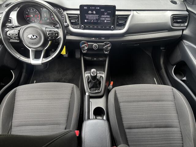 KIA Stonic 1.0 T-GDi MHEV DynamicLine / Apple CarPlay & Android Auto / Achteruitrijcamera / Parkeersensoren achter / Cruise control / Airconditioning / 15 inch lichtmetalen velgen /