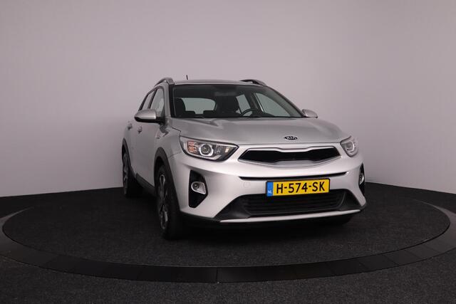 KIA Stonic 1.0 T-GDi DynamicLine | Navigatie via Apple Car Play } Achteruitrijcamera