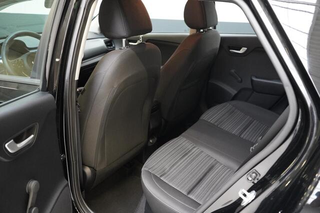 KIA Stonic 1.0 T-GDi 120pk MHEV DynamicLine | Carplay | Trekhaak | All-seasonbanden | Camera | Cruise control