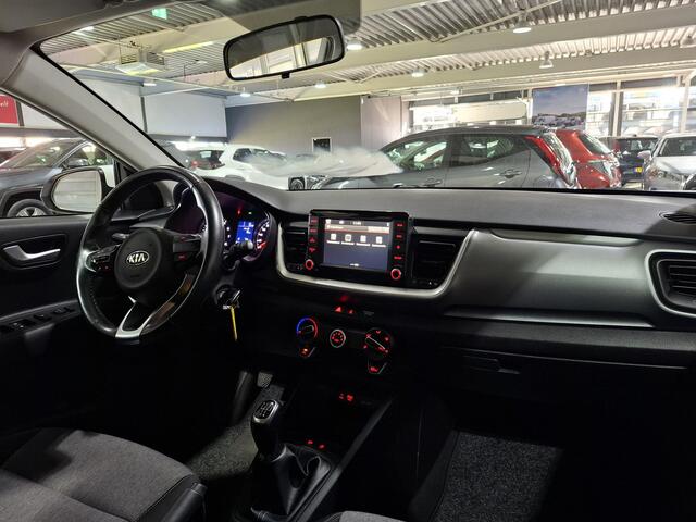 KIA Stonic 1.0 T-GDi DynamicLine Apple Carplay/Android Auto, Navigatie, Camera.