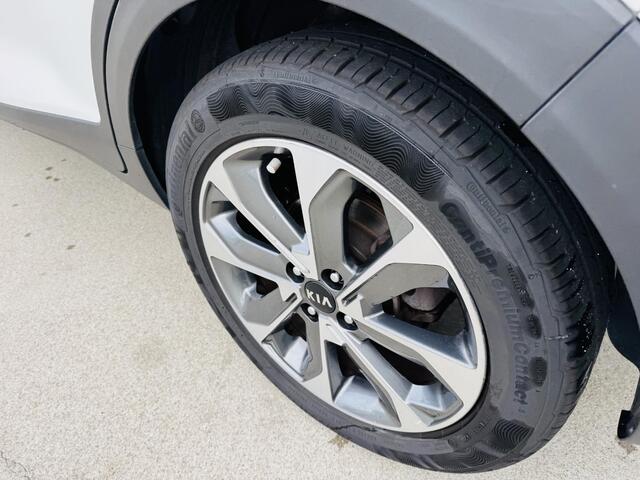 KIA Stonic 1.0 T-GDi DynamicLine 120pk 6sp. NW geleverd & Onderhouden | Trekhaak | Privacyglass | Keyless