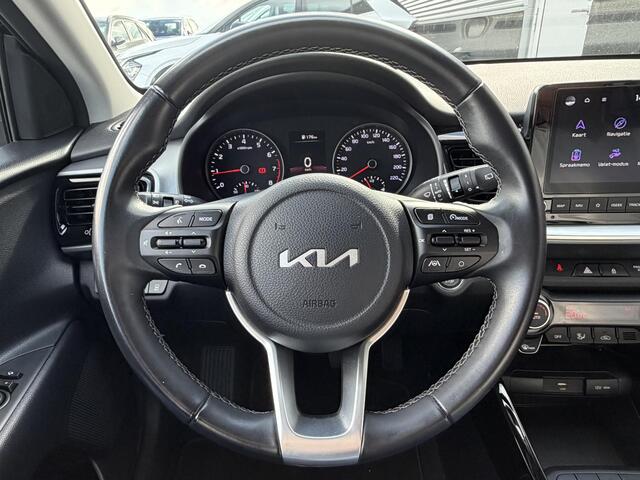 KIA Stonic 1.0 T-GDi MHEV DynamicPlusLine Navigatie, Achteruitrijcamera, Climate control, Smart Key, Cruise control, Nieuw geleverd, 1e eign. Dealeronderhouden