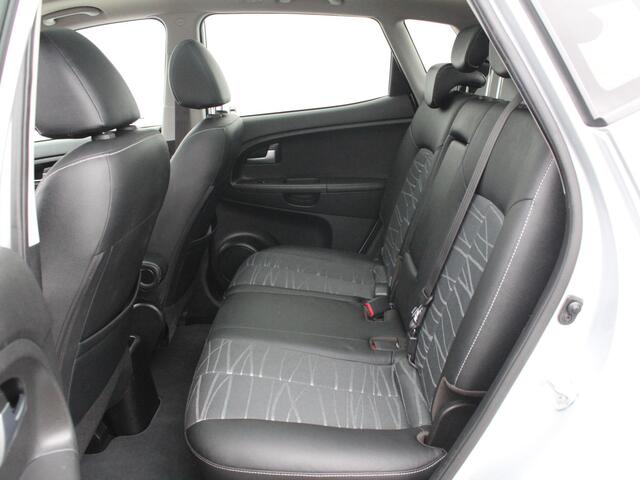 KIA VENGA 1.4 CVVT Edition / Trekhaak (1300 KG) / Navigatie / Elektrische Schuif-/Kanteldak / Cruise Control / Achteruitrijcamera /