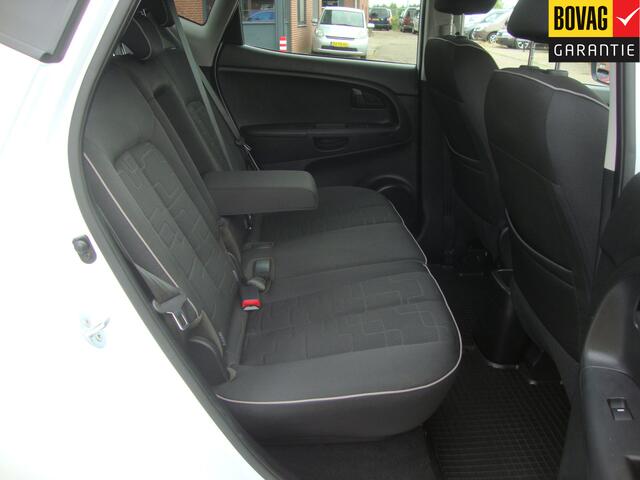 KIA VENGA 1.6 CVVT EK 2016 Edition Automaat ( Parkeersensoren, Climate control airco, Centrale vergrendeling)