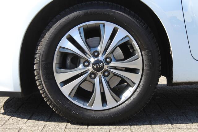 KIA VENGA 1.6 CVVT DynamicPLusLine AUTOMAAT/Climate control/Stoelverwarming/Stuurverwarming/Keyless/Bluetooth/Multifunctioneel stuurwiel/Radio CD-Speler/16'' Lichtmetalen velgen/Elektrisch inklapbare spiegels/Elektrische ramen.