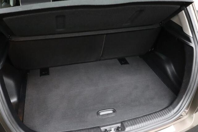 KIA VENGA 1.6 CVVT Automaat DynamicPLusLine | Cruise-control | Afneembare Trekhaak | Navigatie | Camera | Clima | Parkeerhulp