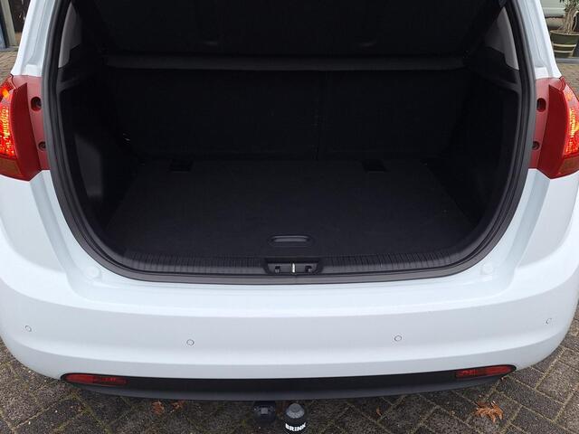 KIA VENGA 1.6 CVVT DynamicPLusLine DCT Automaat | Trekhaak | Dealer onderhouden | Navi | Climate | Stoel en Stuurverwarming | occasion