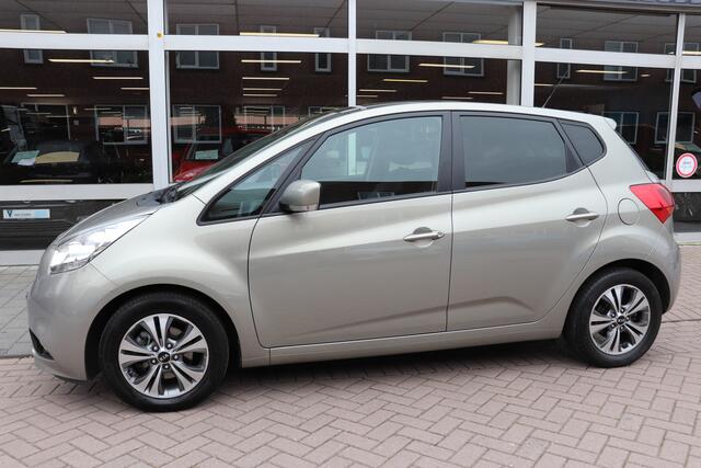 KIA VENGA 1.6 CVVT ExecutiveLine Automaat. Panoramadak, navigatie, dealeronderhouden!