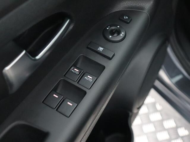 KIA VENGA 1.6 CVVT DynamicPLusLine (Afn. Trekhaak / Camera / Navi / Cruise / PDC)